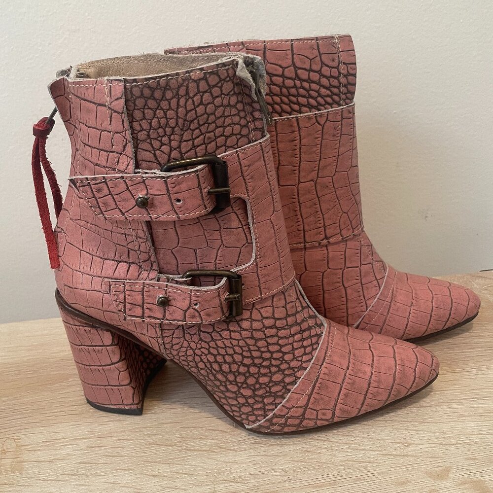 Freebird By Steven Joey Pink Blush Croco Leather Back Zip Ankle Boots